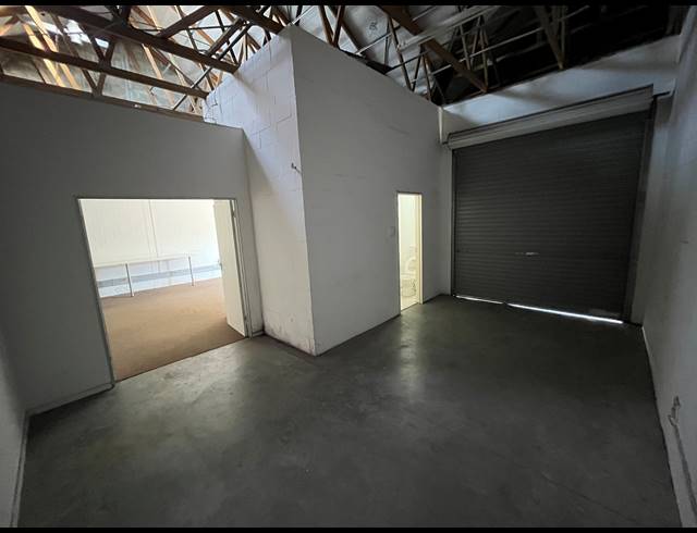 102M² WAREHOUSE TO LET IN MILNERTON CENTRAL